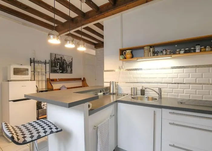 Super Idealement Situe, 6eme Apartment